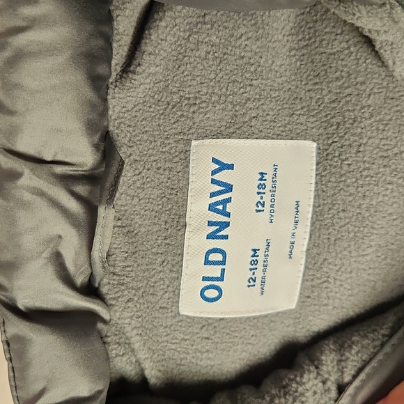 BNWT Old Navy puffer vest - Picture 3 of 4
